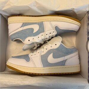 WOMENS AIR JORDAN 1 LOW SE BLUE DENIM